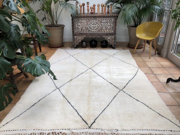 Handwoven Beni Ouarain Simple Geometric Design Low Pile 300x205cm