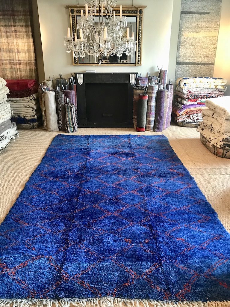 LARGE BLUE BENI MRIRT HANDWOVEN VINTAGE MOROCCAN BERBER CARPET IN COBALT BLUE WITH RED GEOMETRIC DIAMOND DESIGN LARGE SIZE